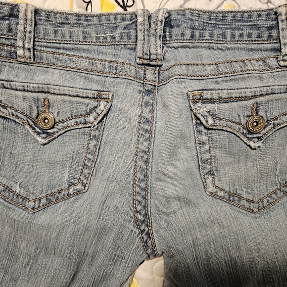 Aeropostale Women's Stretch Boot Jeans - Size 3/4 Short - Picture 3 of 5